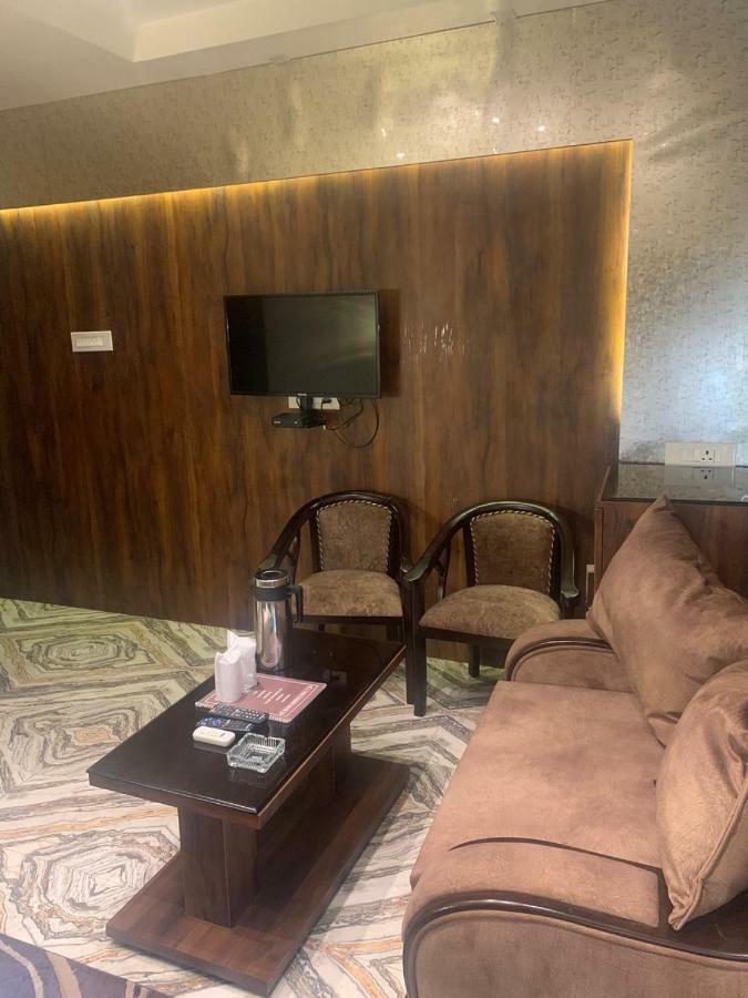 Hotel Mmk Kanpur Extérieur photo